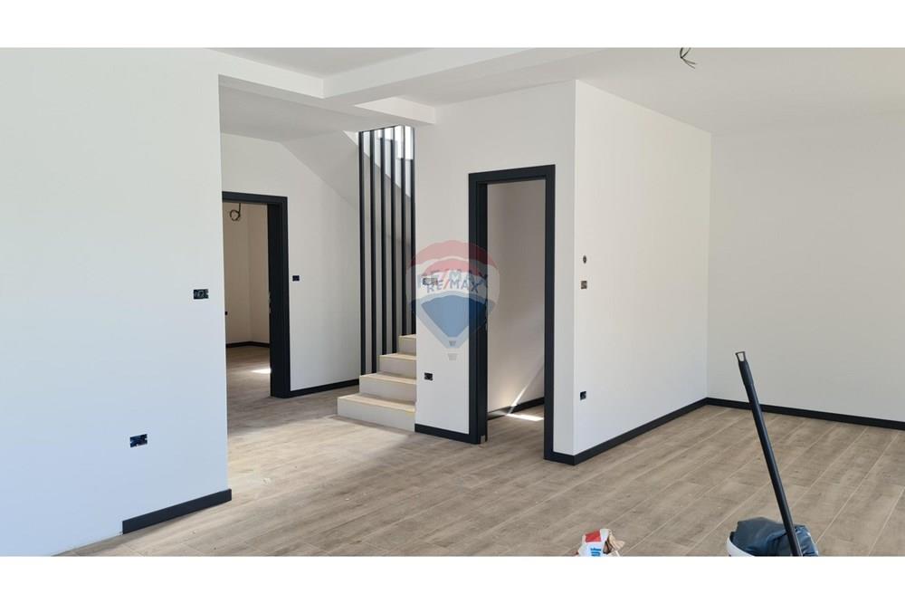 Kuća  - Za prodaju - Poreč, Hrvatska - 1763808519_original_1698464363_20231023_123700.jpg - 300391034-322