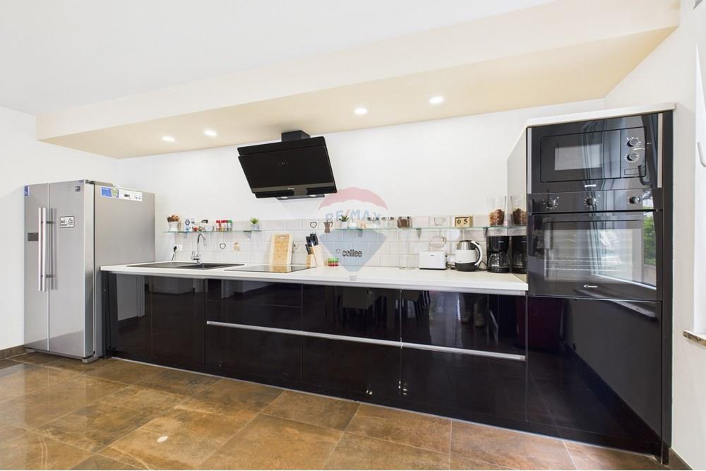 Kuća  - Za prodaju - Svetvinčenat, Hrvatska - CAM04300G0-PR0063-STILL002.jpg - 300041074-603