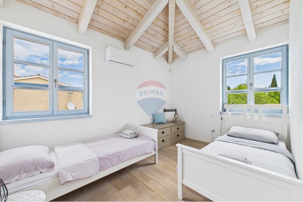 Kuća  - Za prodaju - Svetvinčenat, Hrvatska - CAM04300G0-PR0062-STILL022.jpg - 300041074-618