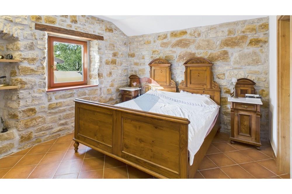 Kuća  - Za prodaju - Buje, Hrvatska - 43.jpg - 300441010-493