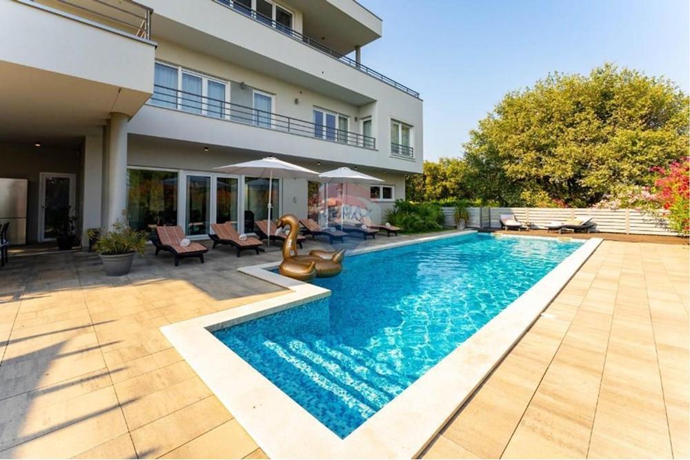 Kuća  - Za prodaju - Medulin, Hrvatska - 1761649070_4.jpg - 300041074-637