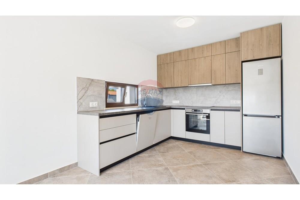 Stan-Apartman - Za prodaju - Rovinj, Hrvatska - 1760169610_cam04300g0-pr0099-still001.jpg - 300571007-395