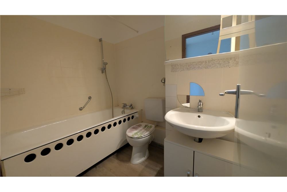 Residential - ਕੌਂਡੋ/ਅਪਾਰਟਮੈਂਟ - Celle - Germany - 13 - 341051006-345