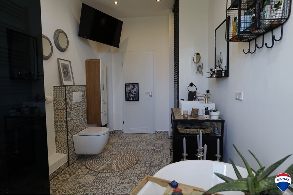 Residential Condo/Apartment Hannover Germany 341371003166 , RE