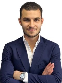 Associate in Training - Валентин Николов Valentin Nikolov - RE/MAX City