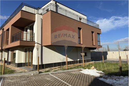 За продажба-Градска къща-м-т Детски град, гр. София, Област София град, България-360241007-88