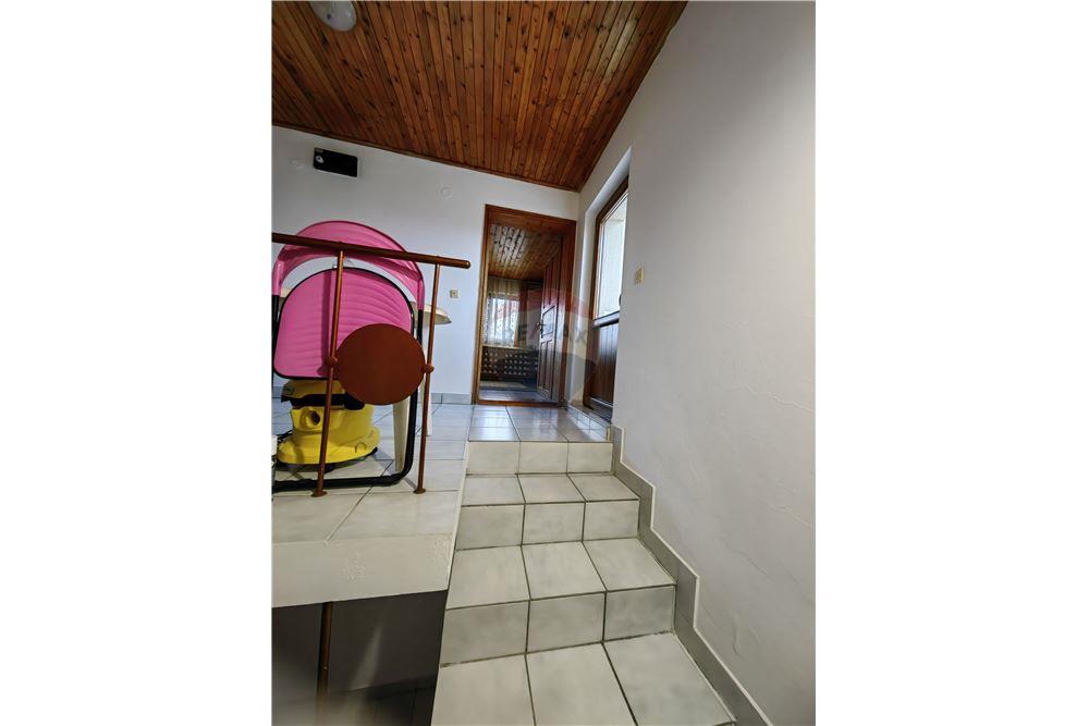 Етаж от къща - Под наем - гр. Варна, Област Варна, България - 11 - 360471021-47