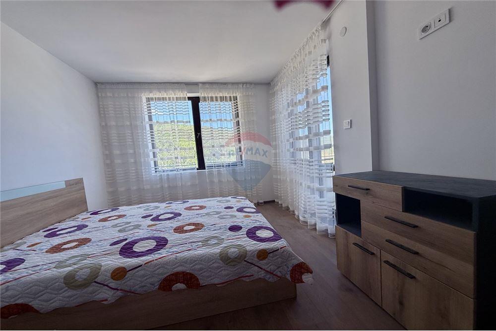 Апартамент - За продажба - гр. Варна, Област Варна, България - Родителска спалня с изход към обща открита тераса с панорамна горска гледка - Родителска спалня - 360321025-247