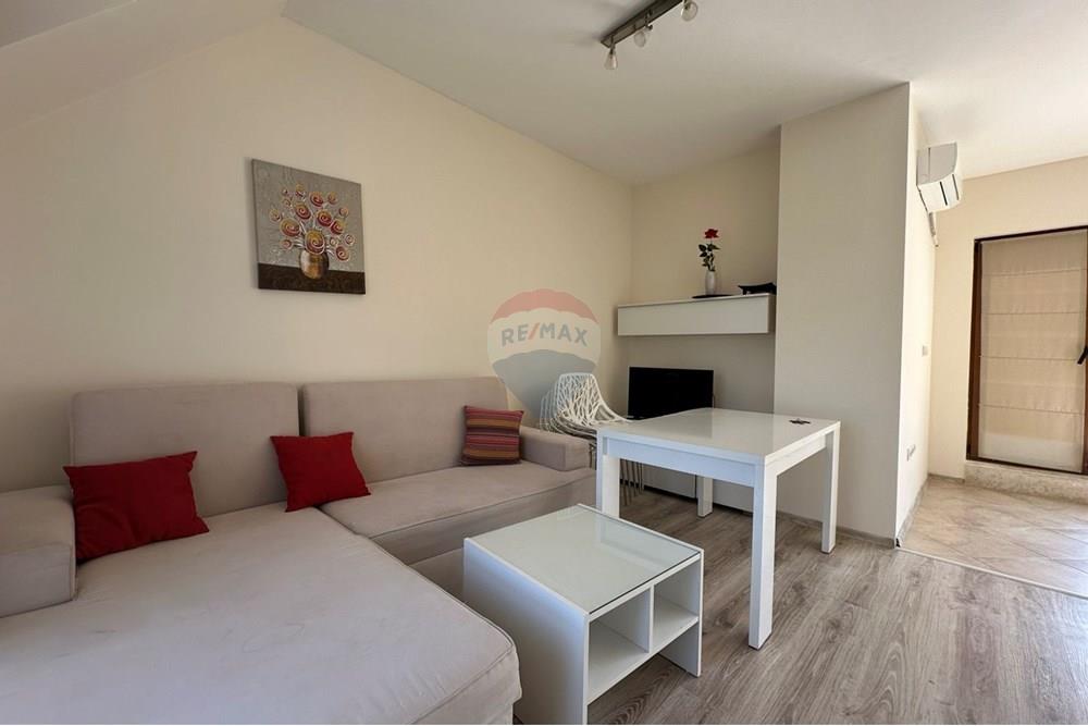 Апартамент - За продажба - гр. Варна, Област Варна, България - mezonet5.jpg - Всекидневна - 360391003-72