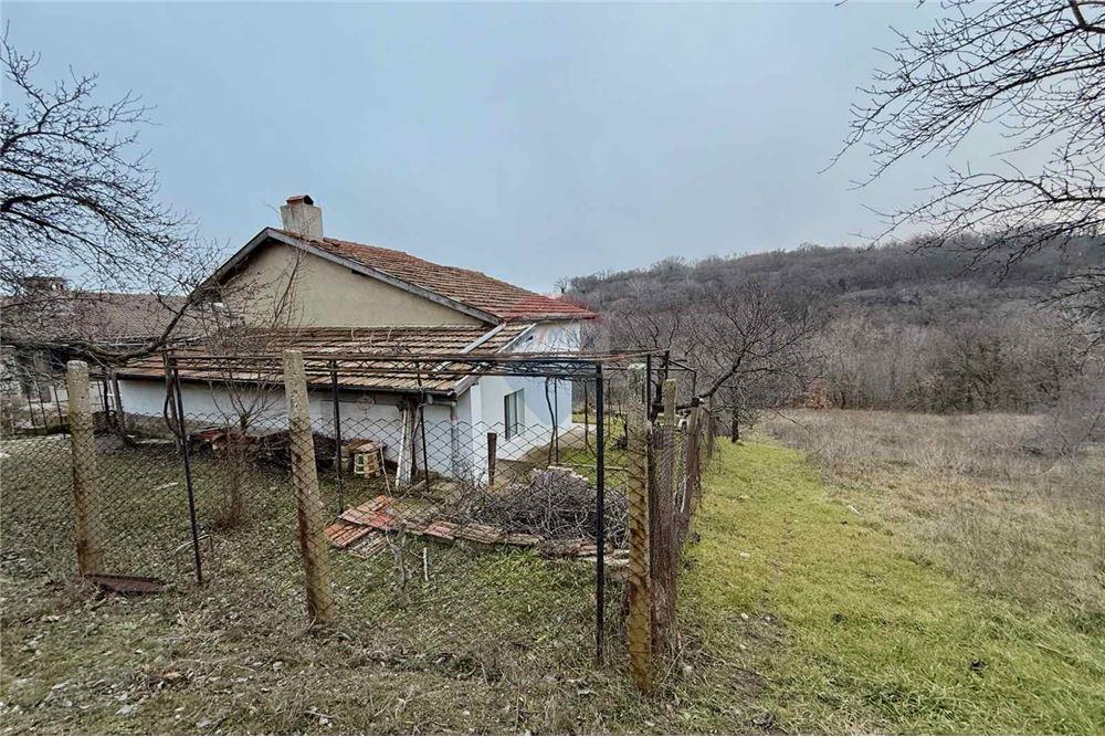 Вила - За продажба - гр. Варна, Област Варна, България - Озеленен, терасиран и аранжиран двор - Двор - 360321025-286