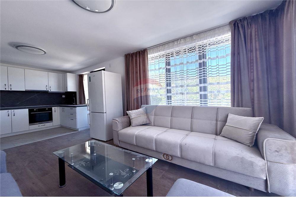 Апартамент - За продажба - гр. Варна, Област Варна, България - Слънчева всекидневна и трапезария с кухненски бокс с частична морска гледка и изход към обща открита панорамна тераса - Всекидневна/Трапезария - 360321025-247