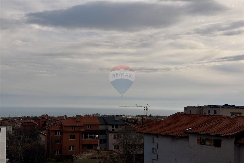 Апартамент - За продажба - гр. Варна, Област Варна, България - Просторна открита тераса с гледка към морето с достъп от всекидневна и спалня - Тераса - 360321025-272