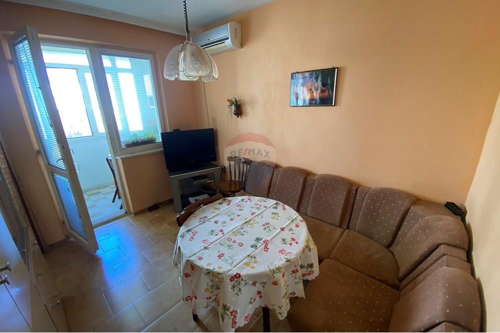 Апартамент - Под наем - гр. Варна, Област Варна, България - viber_image_2025-11-24_13-41-28-698.jpg - Трапезария - 360511011-11