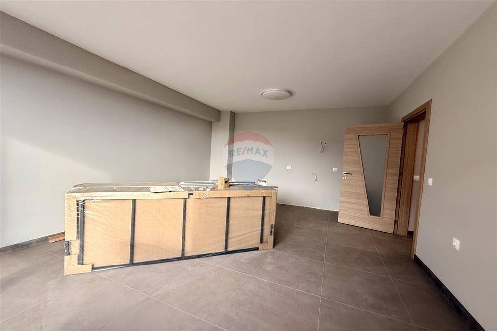 Апартамент - За продажба - гр. Варна, Област Варна, България - Слънчева всекидневна с кухненски бокс с изход към просторна открита тераса с гледка към морето - Всекидневна/Трапезария - 360321025-272