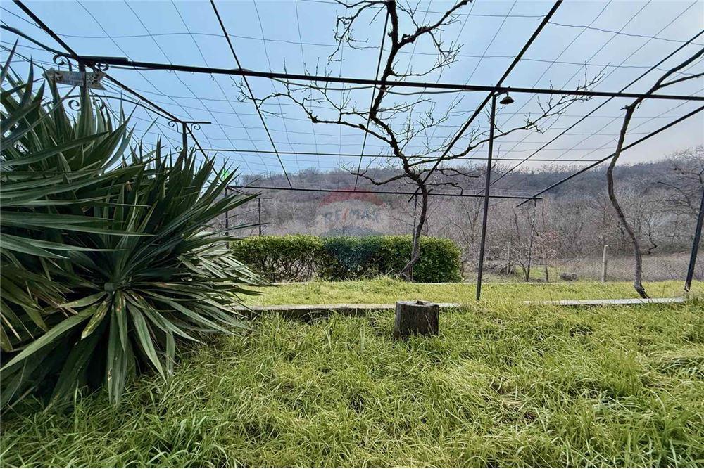 Вила - За продажба - гр. Варна, Област Варна, България - Озеленен, терасиран и аранжиран двор - Двор - 360321025-286