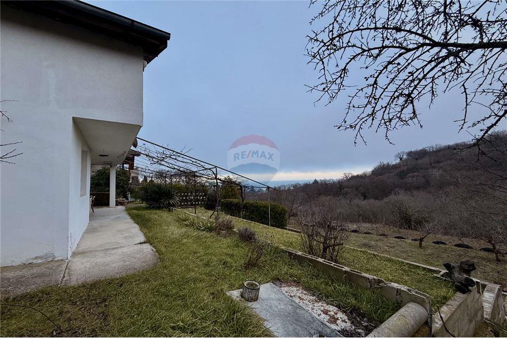 Вила - За продажба - гр. Варна, Област Варна, България - Озеленен, терасиран и аранжиран двор - Двор - 360321025-286