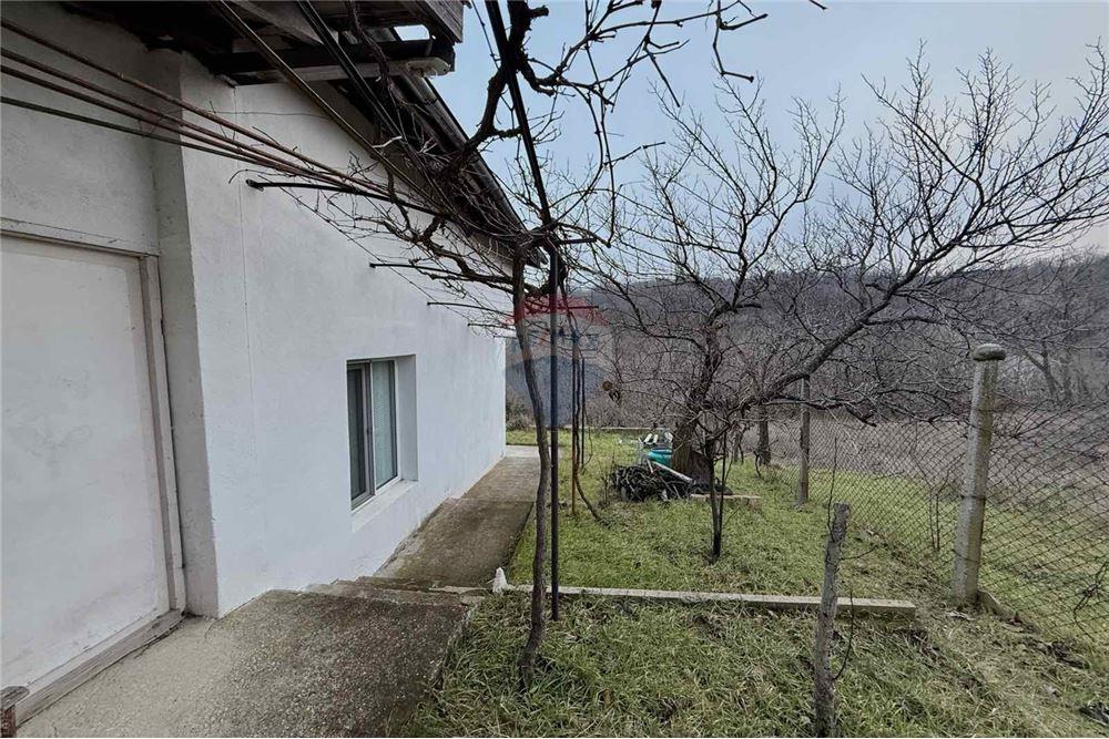 Вила - За продажба - гр. Варна, Област Варна, България - Озеленен, терасиран и аранжиран двор - Двор - 360321025-286