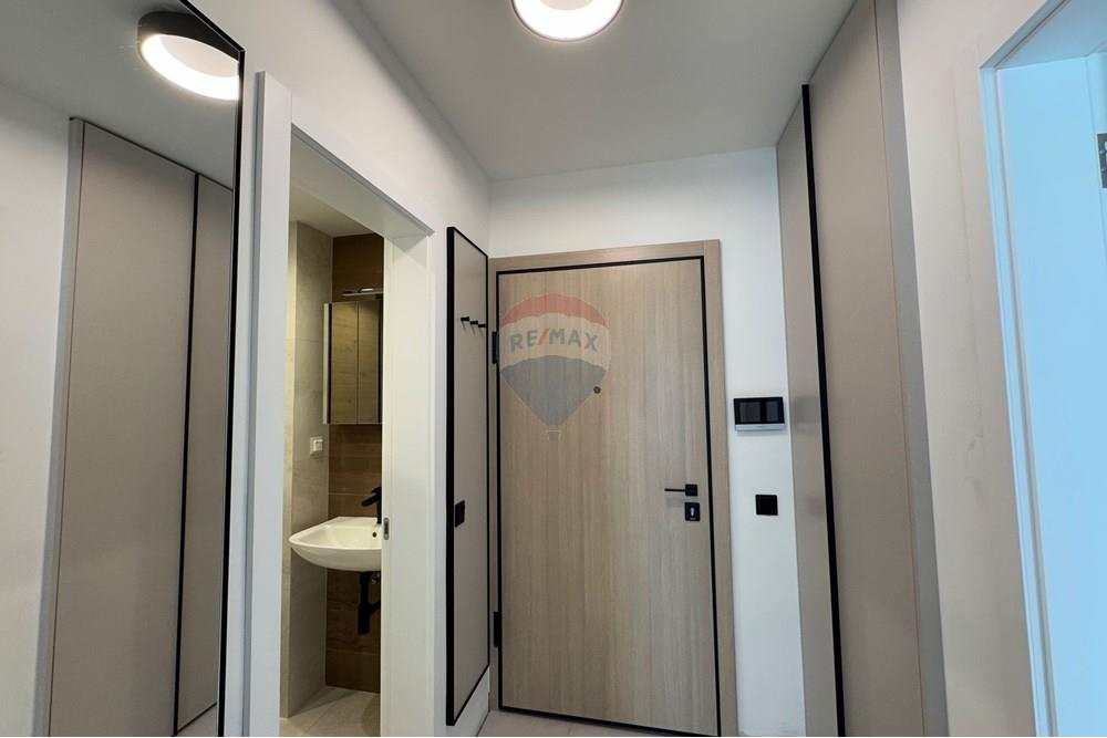 Апартамент - Под наем - гр. София, Област София град, България - антре 2.jpg - 360241021-99