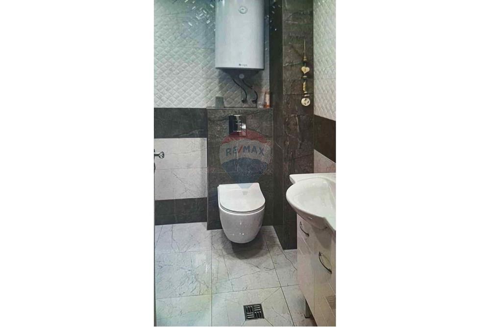 Ejerlejlighed - Til leje - гр. Варна, Област Варна, България - 91aedb87-d799-41cb-b658-396a5cb683ab.jpg - Badeværelse - 360471029-11