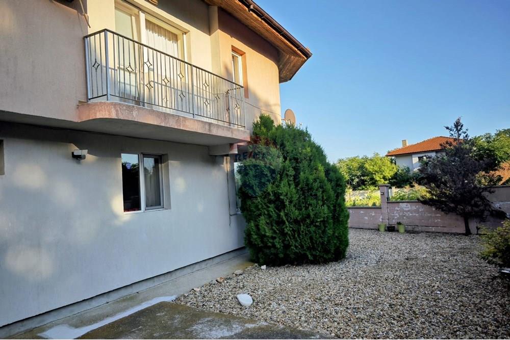 Вила - За продажба - гр. Каварна, Област Добрич, България - Изображение от WhatsApp на 2025-07-21 в 18.25.12_4b37917a.jpg - 360391052-16