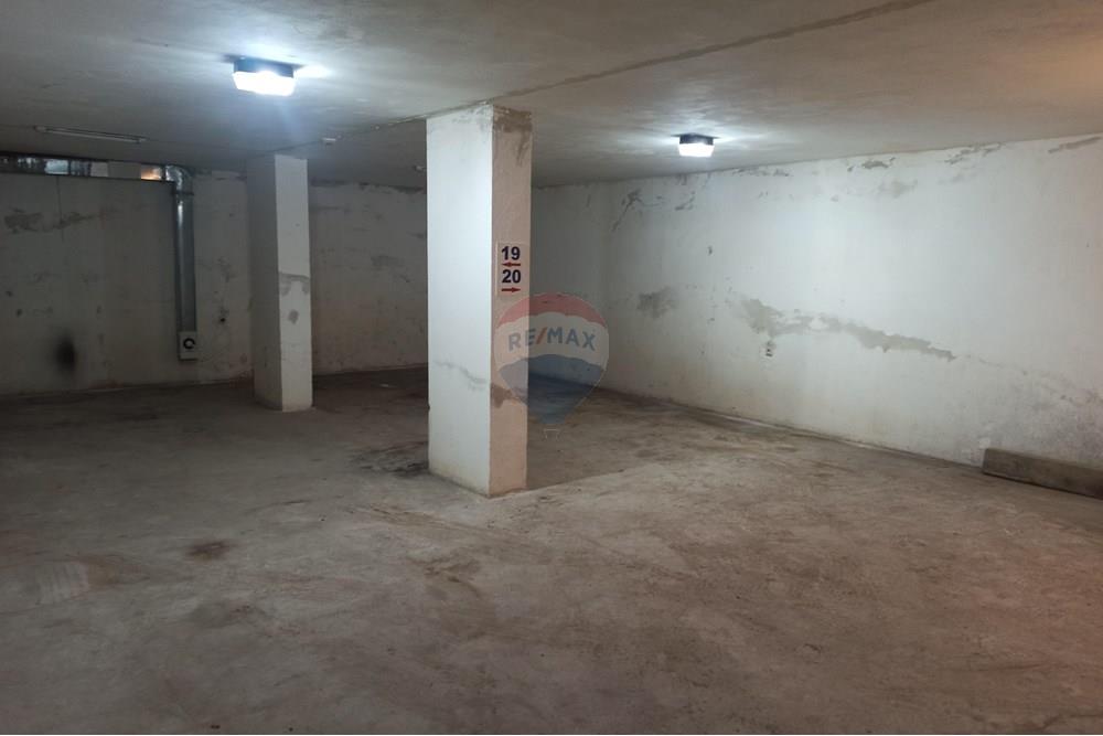 Гараж - За продажба - гр. Бургас, Област Бургас, България - ПАРКОМЯСТО ПОД НАЕМ 2.jpg - 360291030-52