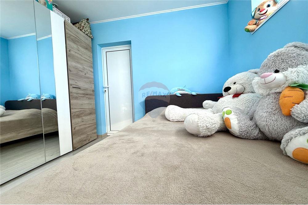 Condo/Apartment - For Sale - гр. Балчик, Област Добрич, Болгария - Първа спалня с баня и тоалетна в едно помещение към нея - Bedroom - 360321025-229