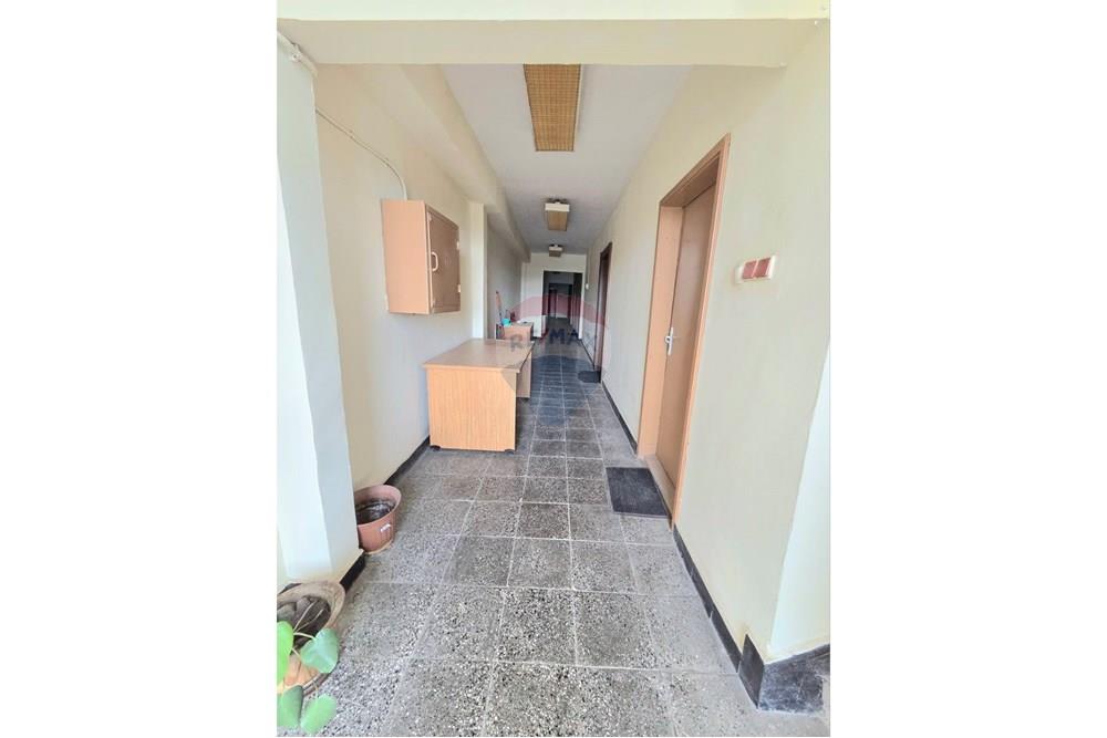 Офис - Под наем - гр. Варна, Област Варна, България - viber_image_2025-10-22_13-06-49-612.jpg - Коридор - 360511018-11
