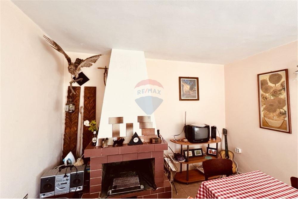 Вила - За продажба - гр. Варна, Област Варна, България - Всекидневна и трапезария с камина и изход към просторна веранда с нескриваема гледка към морето и гора/ етаж 1 - Всекидневна/Трапезария - 360321025-286