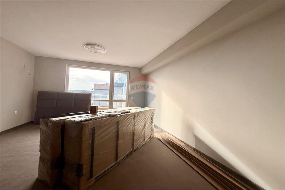 Апартамент - За продажба - гр. Варна, Област Варна, България - Слънчева всекидневна с кухненски бокс с изход към просторна открита тераса с гледка към морето - Всекидневна/Трапезария - 360321025-272