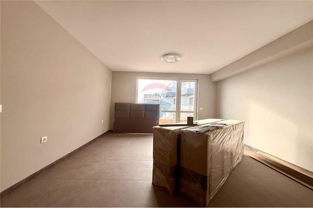 Апартамент - За продажба - гр. Варна, Област Варна, България - Слънчева всекидневна с кухненски бокс с изход към просторна открита тераса с гледка към морето - Всекидневна/Трапезария - 360321025-272