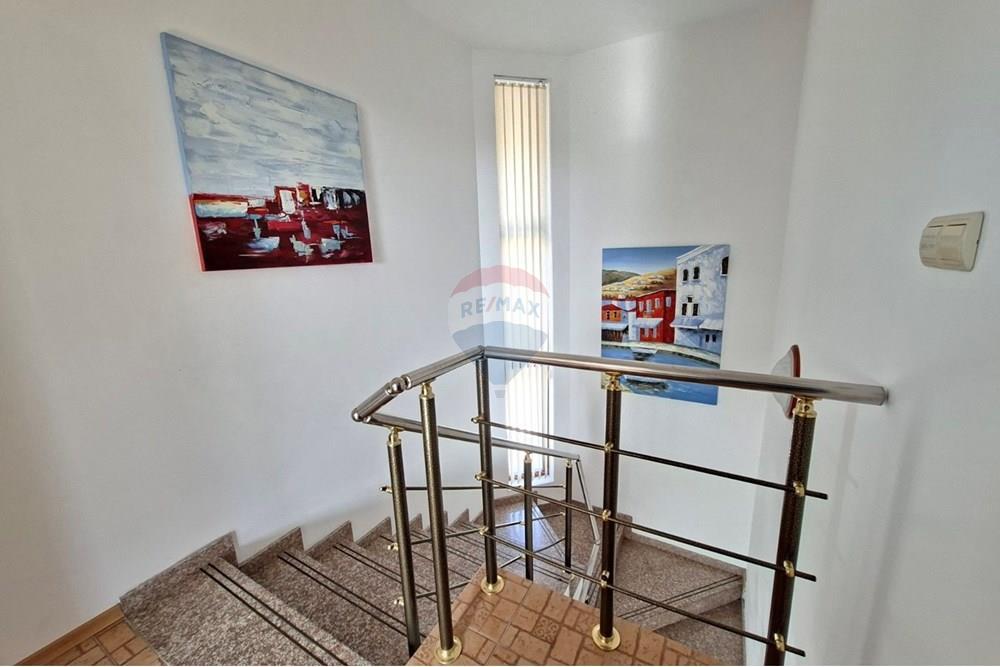 Градска къща - За продажба - гр. Балчик, Област Добрич, България - 18.jpg - Коридор - 360321001-522