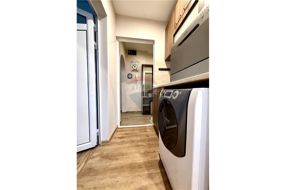 Апартамент - За продажба - гр. Варна, Област Варна, България - Просторен Г – образен коридор - Коридор - 360321025-274