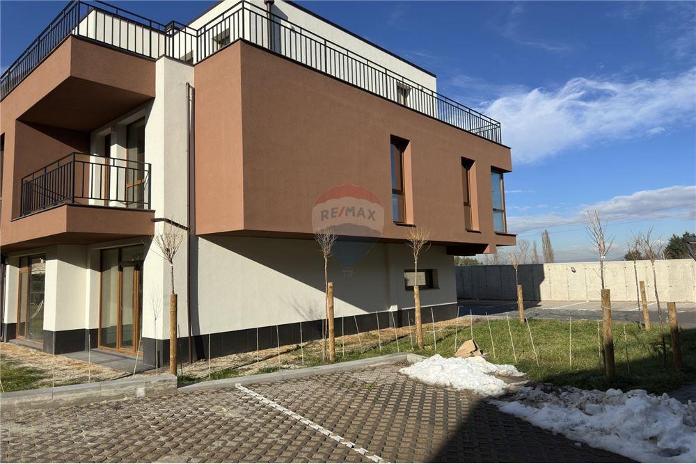 Градска къща - За продажба - гр. София, Област София град, България - 77 - 360241007-88