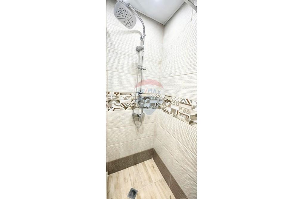 Апартамент - За продажба - гр. Варна, Област Варна, България - viber_изображение_2025-10-29_15-32-38-809.jpg - Баня с душ кабина - 360511010-93