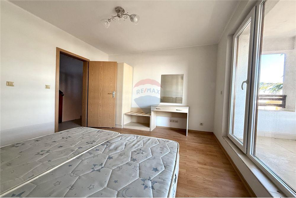 Апартамент - За продажба - с. Рогачево, Област Добрич, България - Втора спалня с баня и тоалетна в едно помещение към нея/ ниво 3 - Спалня - 360321025-273