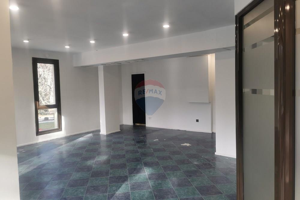 Търговски обект/Магазин - Под наем - гр. Разлог, Област Благоевград, България - IMG_20260109_144111.jpg - 360421019-38