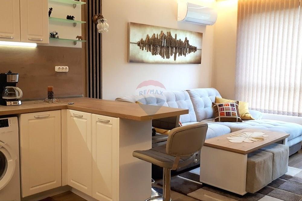 Апартамент - Под наем - гр. Варна, Област Варна, България - viber_image_2024-10-14_13-16-18-098.jpg - Всекидневна/Трапезария - 360391034-52