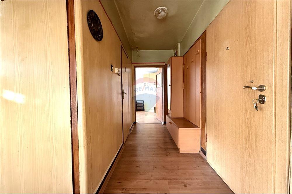 Апартамент - За продажба - гр. Варна, Област Варна, България - Функционален Г - образен коридор с килер - Коридор - 360321025-285