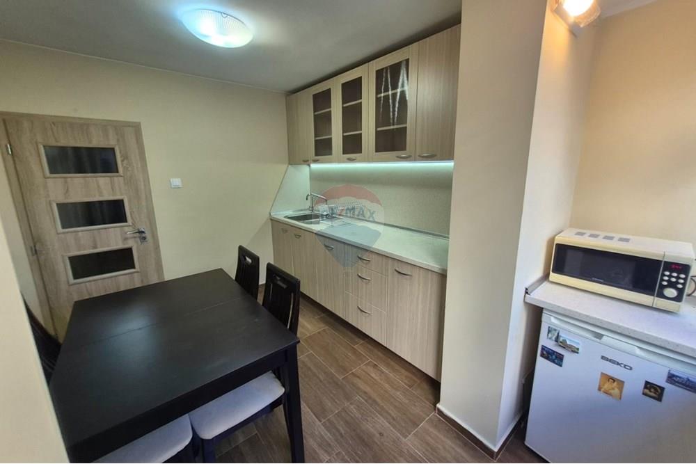 Апартамент - Под наем - гр. Варна, Област Варна, България - Изображение от WhatsApp на 2025-10-26 в 21.28.43_ff14a8dd.jpg - Кухня - 360511013-82