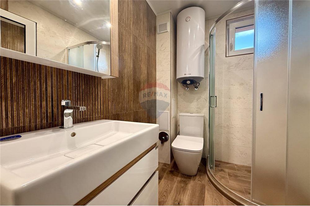 Апартамент - За продажба - гр. Варна, Област Варна, България - Просторна баня и тоалетна в едно помещение - Баня - 360321025-272