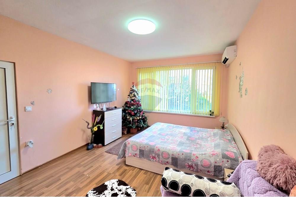 Апартамент - Под наем - гр. Варна, Област Варна, България - viber_image_2025-12-23_22-03-54-848.jpg - Родителска спалня - 360511018-26