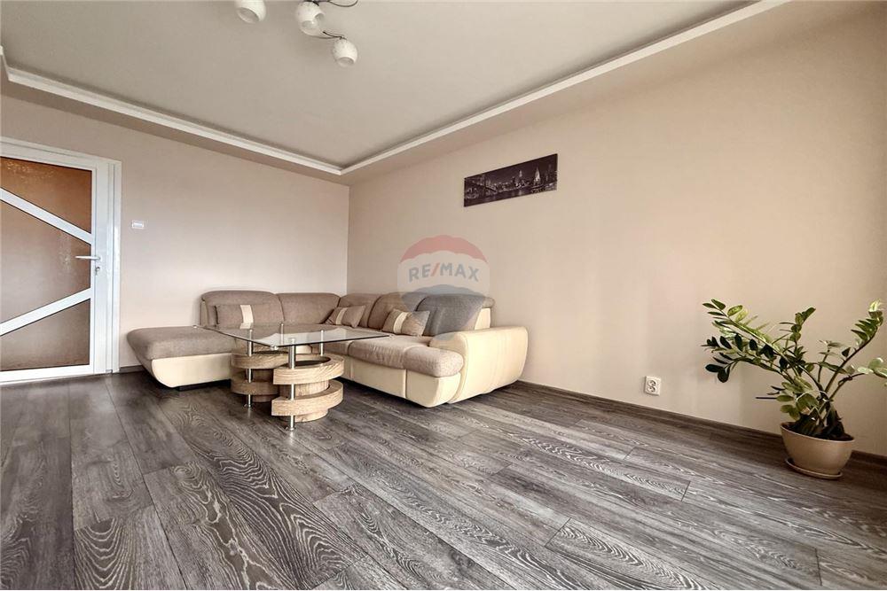 Апартамент - За продажба - гр. Варна, Област Варна, България - Просторна всекидневна с изход към закрита югозападна тераса - Всекидневна - 360321025-274