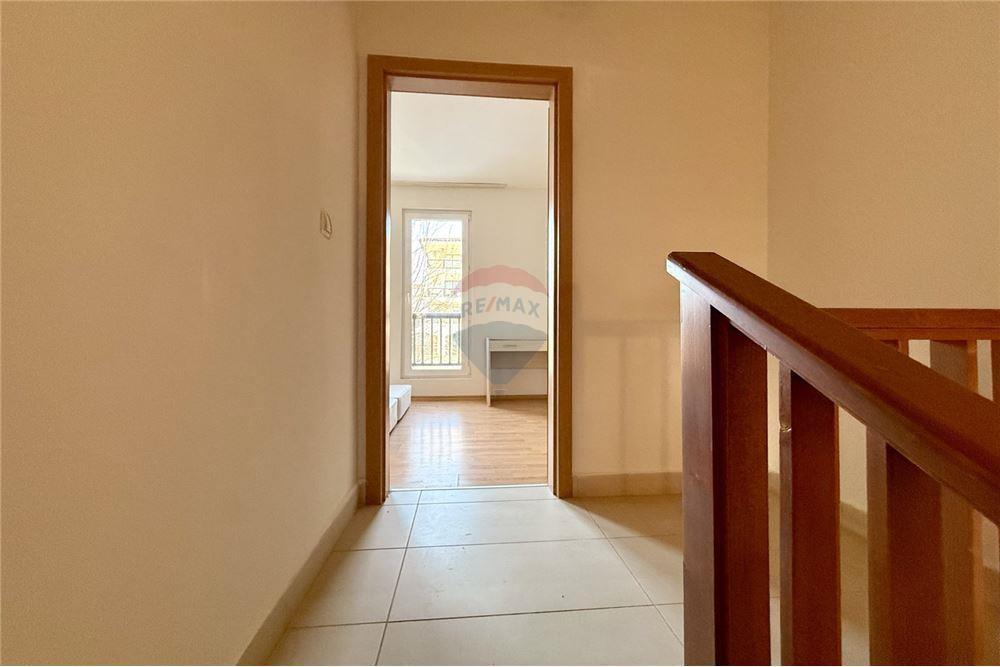 Апартамент - За продажба - с. Рогачево, Област Добрич, България - Антре и стълбище към трето ниво/ ниво 2 - Фоайе - 360321025-273