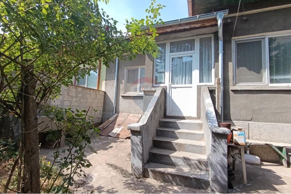 Градска къща - За продажба - гр. Силистра, Област Силистра, България - 335502e7-8c88-4c0e-be2d-7f964b5df8a9.jpeg - Двор - 360301017-72