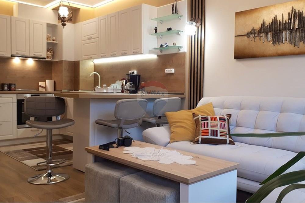 Апартамент - Под наем - гр. Варна, Област Варна, България - viber_image_2024-10-14_13-16-12-704.jpg - Всекидневна/Трапезария - 360391034-52