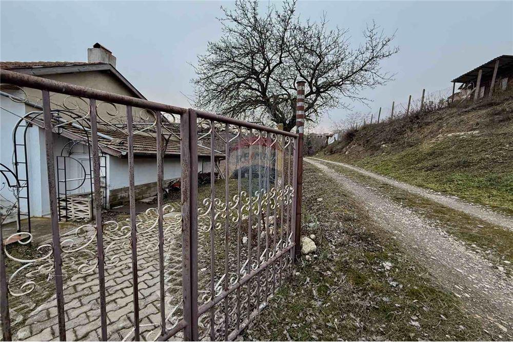 Вила - За продажба - гр. Варна, Област Варна, България - Лице към улица - Друга - 360321025-286