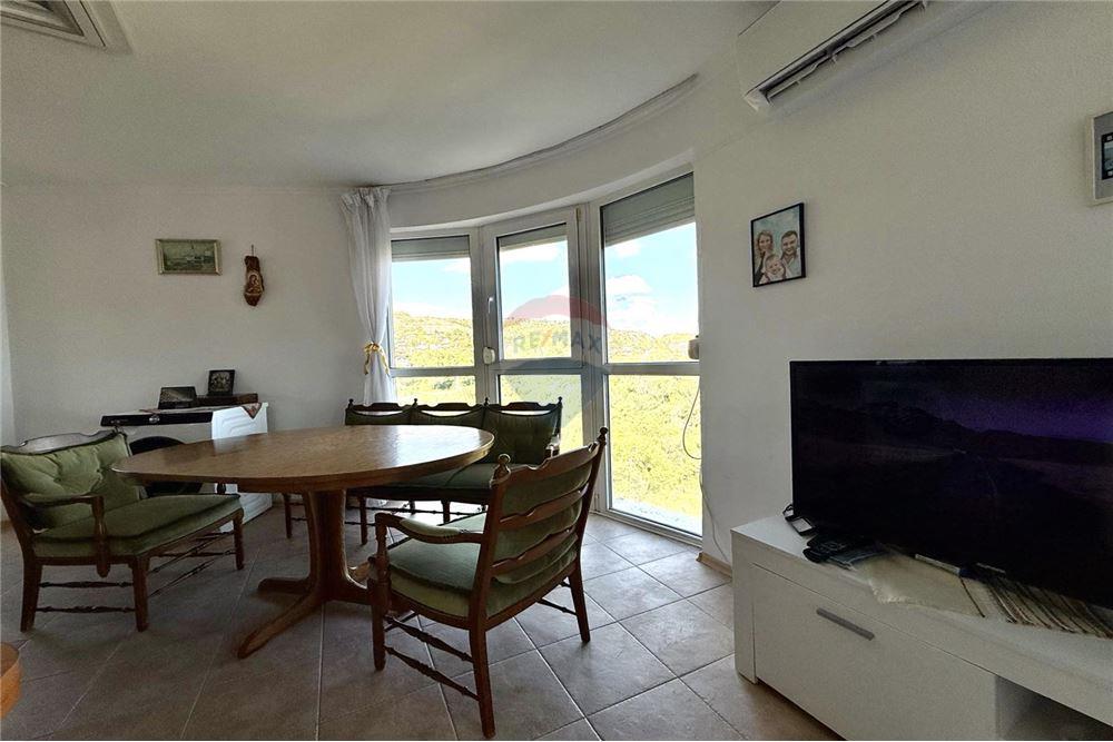 Condo/Apartment - For Sale - гр. Балчик, Област Добрич, Болгария - Просторна всекидневна с кухненски бокс и трапезария  с излаз към голяма открита тераса с гледка към морето - LivingRoom/DiningRoom - 360321025-229