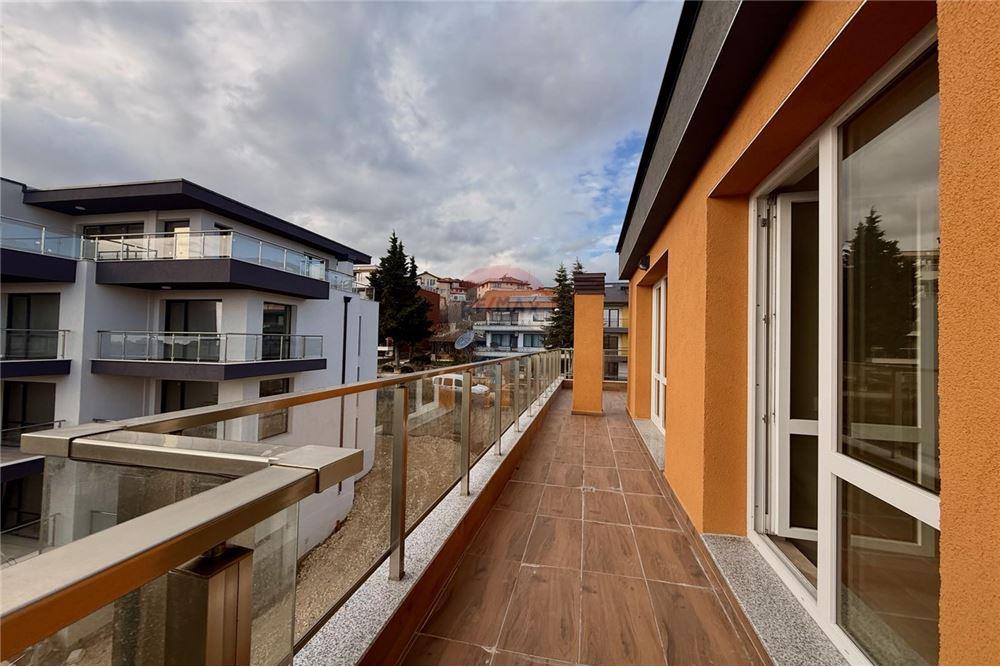 Апартамент - За продажба - гр. Варна, Област Варна, България - Просторна открита тераса с гледка към морето с достъп от всекидневна и спалня - Тераса - 360321025-272