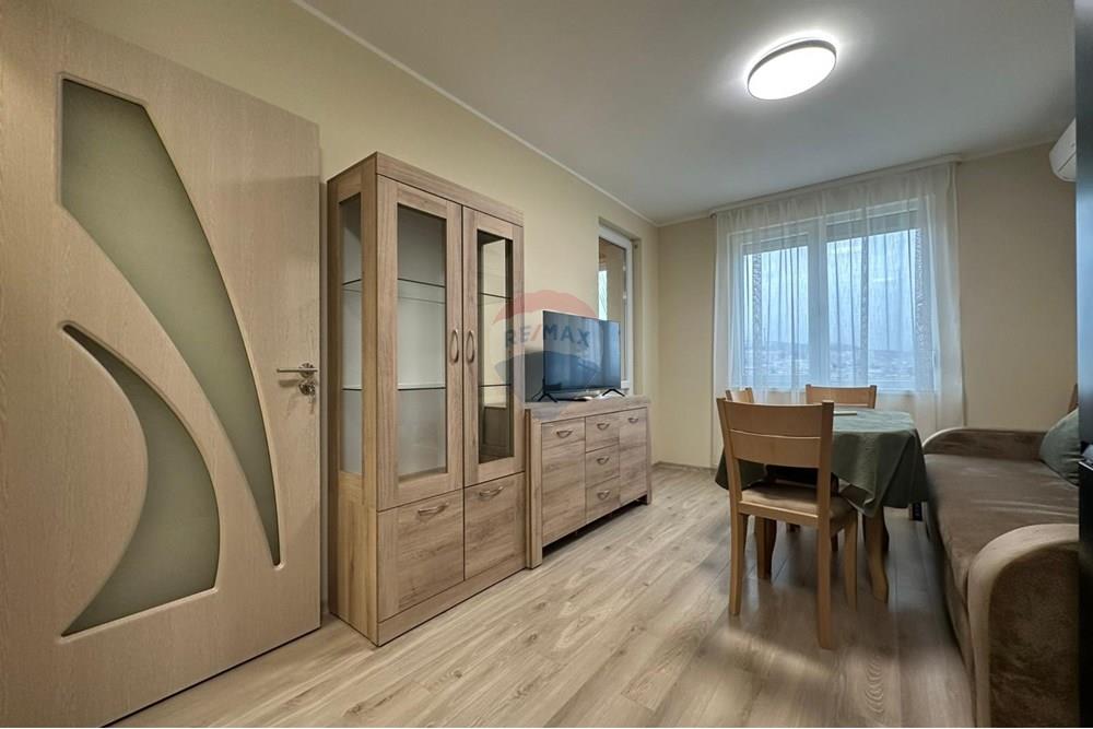 Апартамент - Под наем - гр. Велико Търново, Област Велико Търново, България - viber_изображение_2025-12-10_11-11-35-759.jpg - Всекидневна - 360431023-115