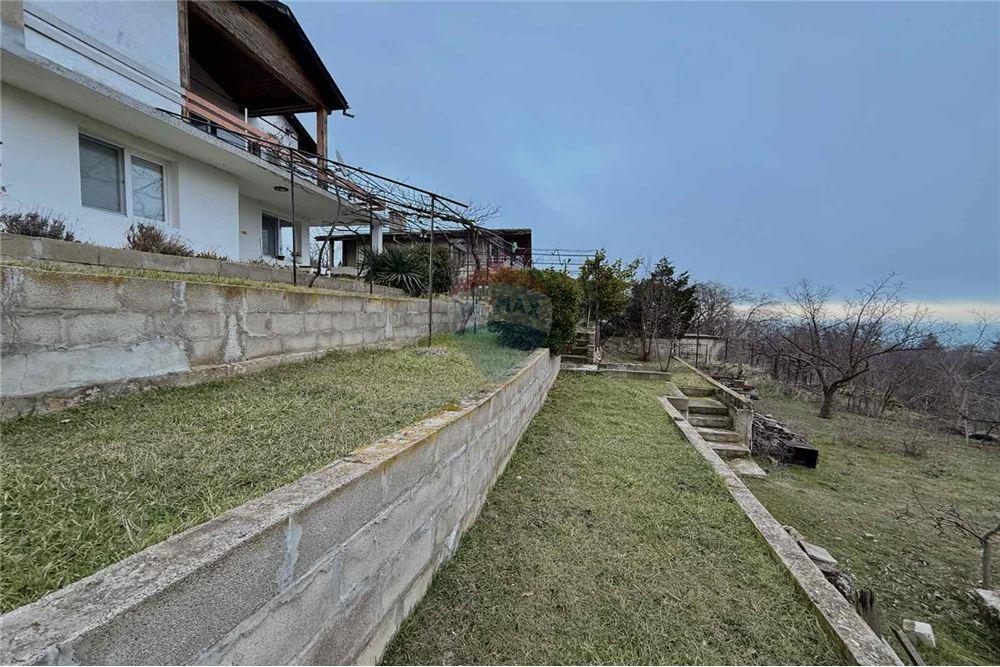 Вила - За продажба - гр. Варна, Област Варна, България - Озеленен, терасиран и аранжиран двор - Двор - 360321025-286